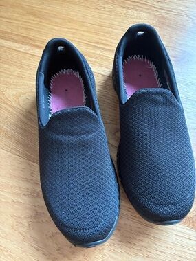Sketchers Go Walk Black Slip-On Casual Walking Sneakers light weight 6.5